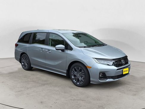 New 2026 Honda Odyssey Touring image 7