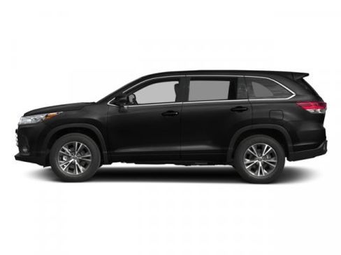 Used 2018 Toyota Highlander LE image 3