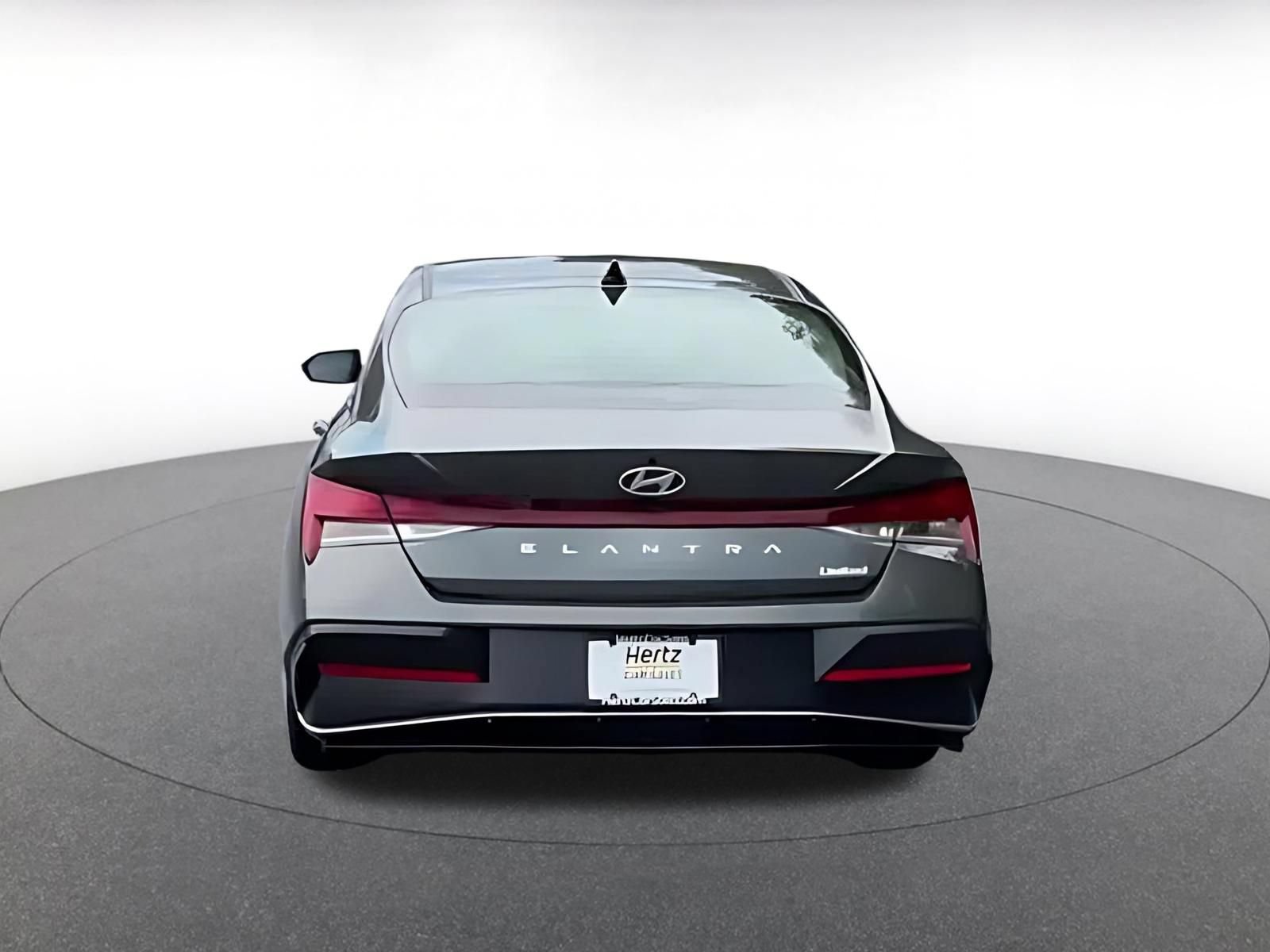 Used 2025 Hyundai Elantra Limited FWD image 12