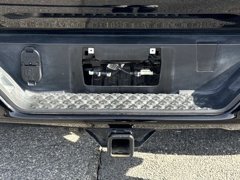 Used 2023 Chevrolet Colorado ZR2 w/ ZR2 Convenience Package III image 22