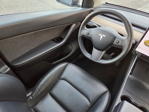 Used 2020 Tesla Model Y Long Range image 20