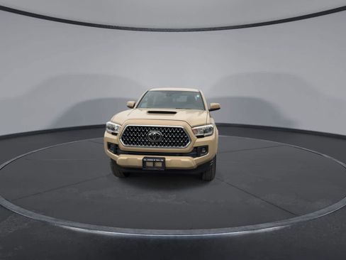 Used 2019 Toyota Tacoma TRD Sport w/ Technology Package AWD/4WD image 3