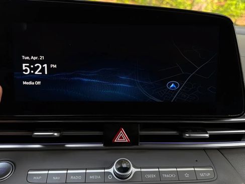 Used 2024 Hyundai Elantra SEL FWD image 17