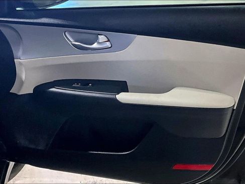 Used 2022 Kia Forte LXS w/ LXS Technology Package image 22