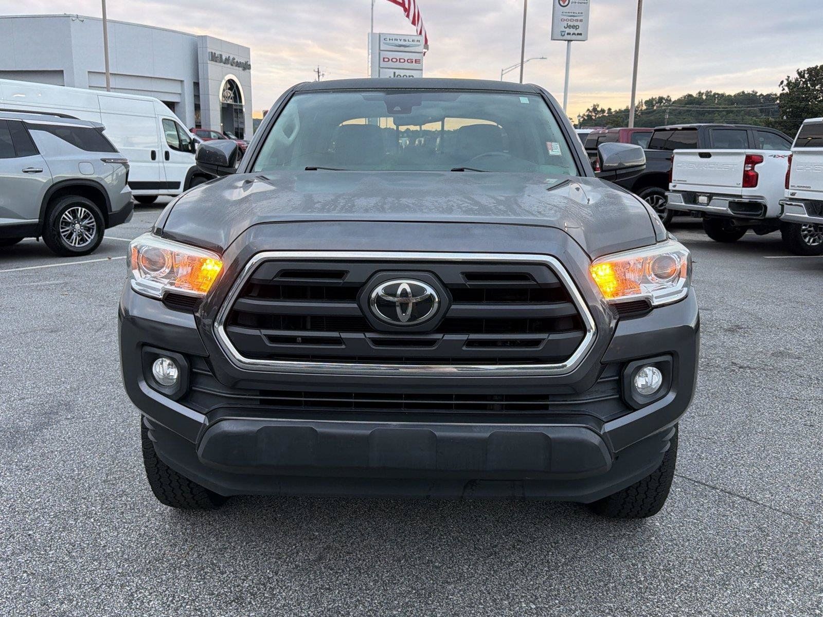 Used 2019 Toyota Tacoma SR5 RWD image 3