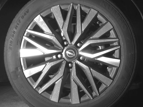 Used 2025 Nissan Altima 2.5 SV image 13