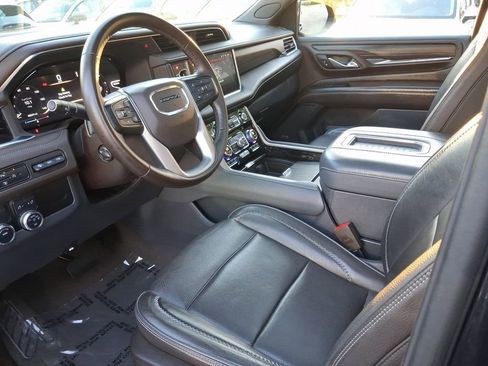 Used 2023 GMC Yukon Denali RWD image 14