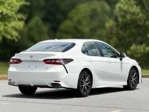 Used 2023 Toyota Camry SE FWD image 11