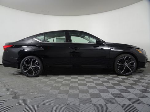 New 2025 Nissan Altima 2.5 SR image 12