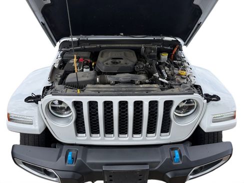 Used 2022 Jeep Wrangler Unlimited Sahara w/ Cold Weather Group image 18