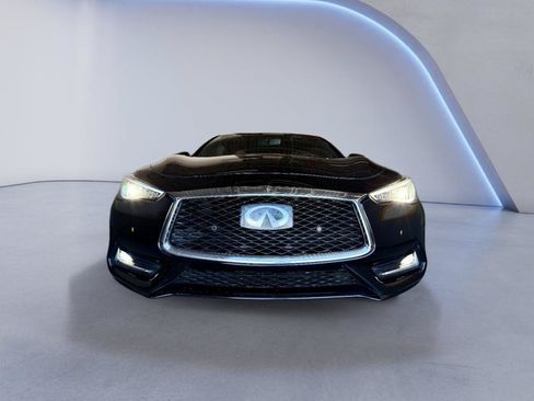 Used 2018 INFINITI Q60 Red Sport 400 w/ Sensory Package 3.0T Sport RWD image 3