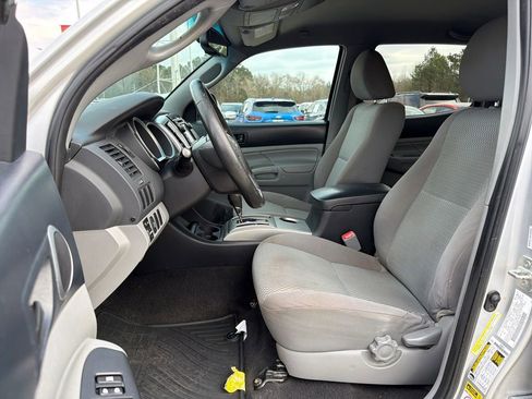 Used 2013 Toyota Tacoma PreRunner image 9