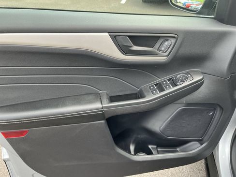 Used 2022 Ford Escape SE FWD image 13