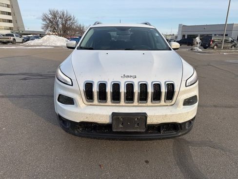 Used 2018 Jeep Cherokee Latitude w/ Cold Weather Group image 4