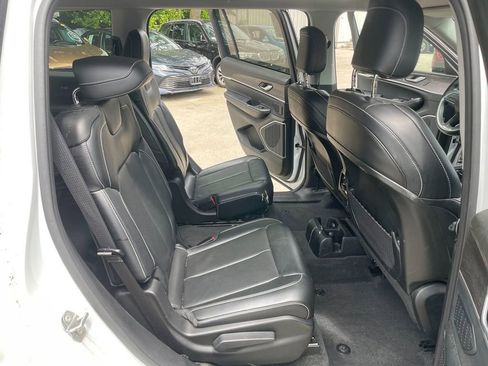 Used 2021 Jeep Grand Cherokee L Limited AWD/4WD image 26