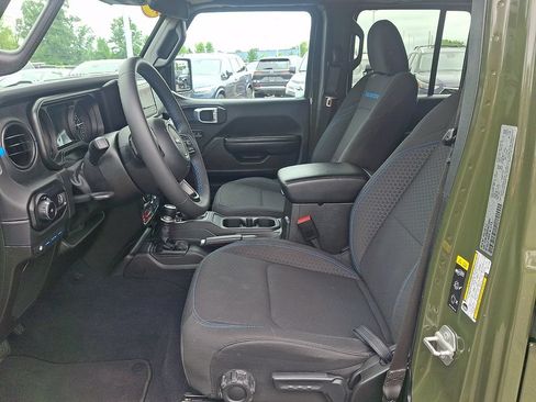 Used 2024 Jeep Wrangler Unlimited Rubicon 4xe AWD/4WD image 14