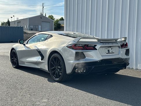 Used 2024 Chevrolet Corvette Stingray Preferred Cpe w/ Z51 Performance Package RWD image 4