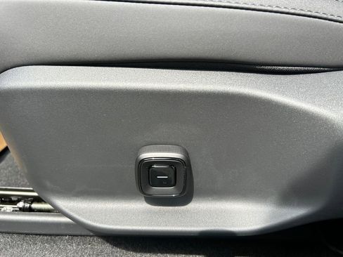 New 2026 Volvo EX30 Plus w/ Protection Package Premier image 11