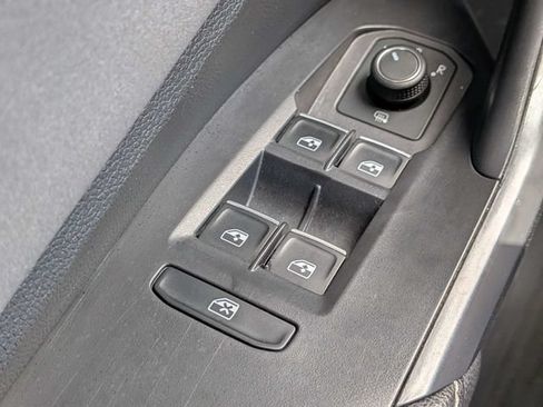 Used 2025 Volkswagen Jetta SE FWD image 24