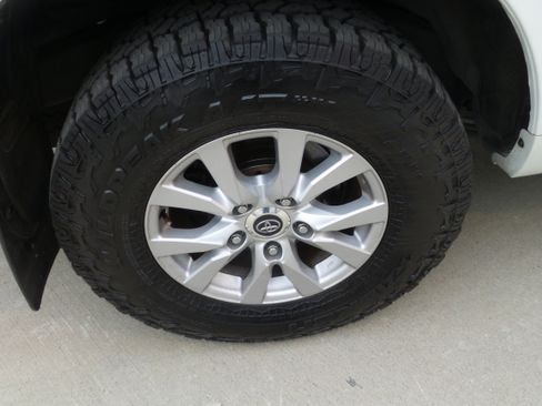 Used 2013 Toyota Land Cruiser image 8