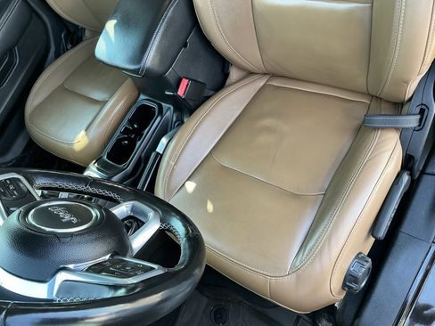 Used 2022 Jeep Gladiator Rubicon w/ Cold Weather Group image 37