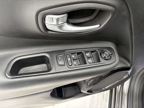 Used 2018 Jeep Renegade Altitude image 13