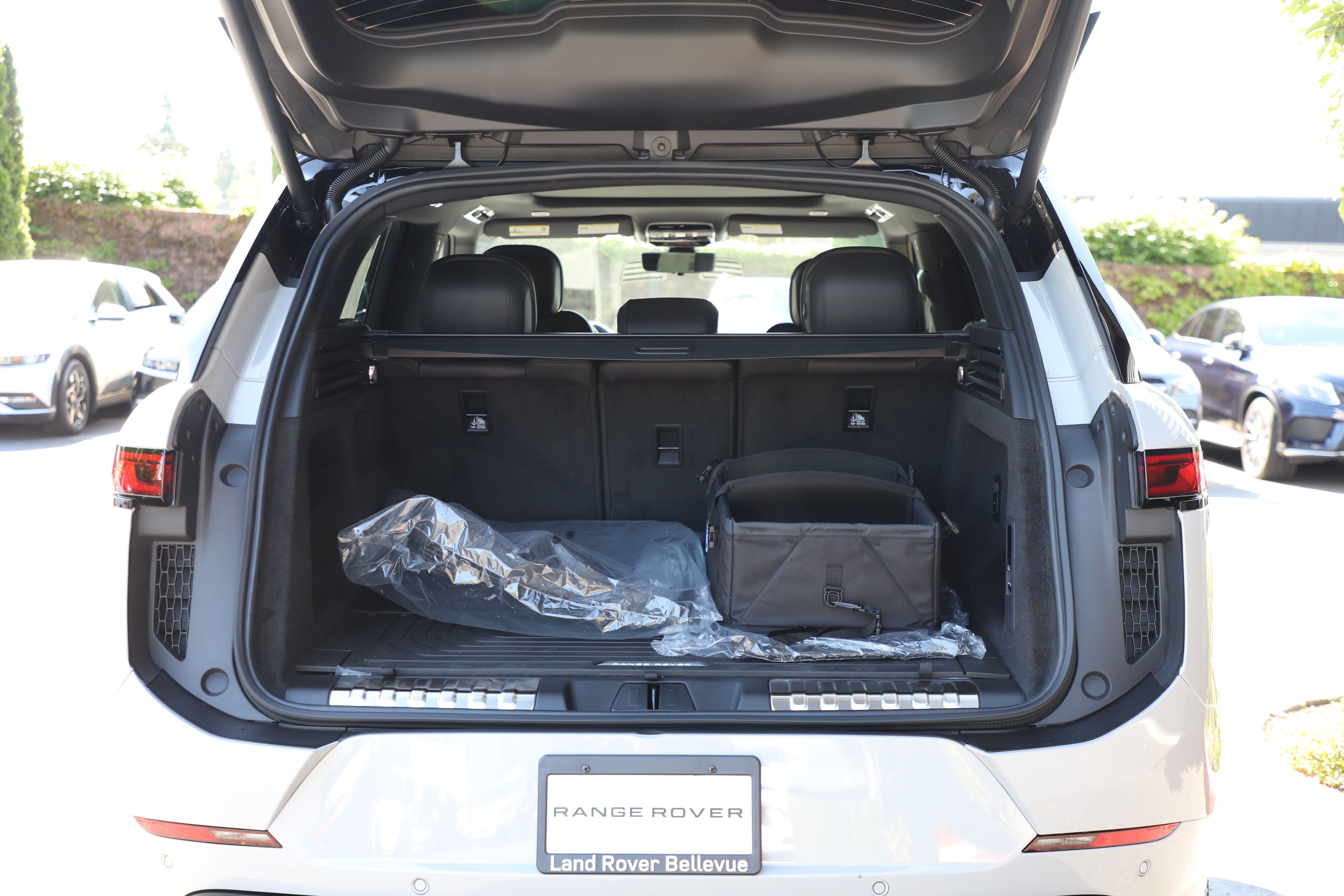 New 2026 Land Rover Range Rover Sport Dynamic SE AWD/4WD image 16