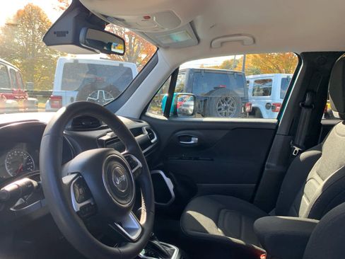 Used 2020 Jeep Renegade Latitude w/ Safety & Security Group II image 14