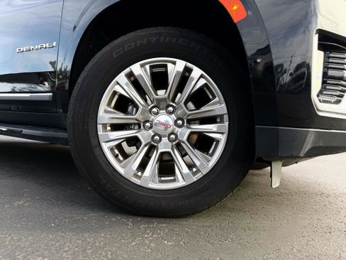 Used 2021 GMC Yukon XL Denali image 8