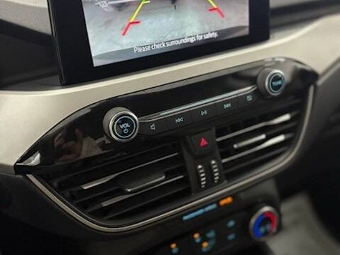 Used 2022 Ford Escape SE image 9