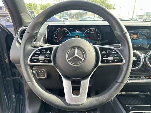 Used 2021 Mercedes-Benz GLB 250 w/ Premium Package image 11