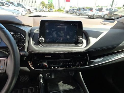 Used 2023 Nissan Rogue SL image 18