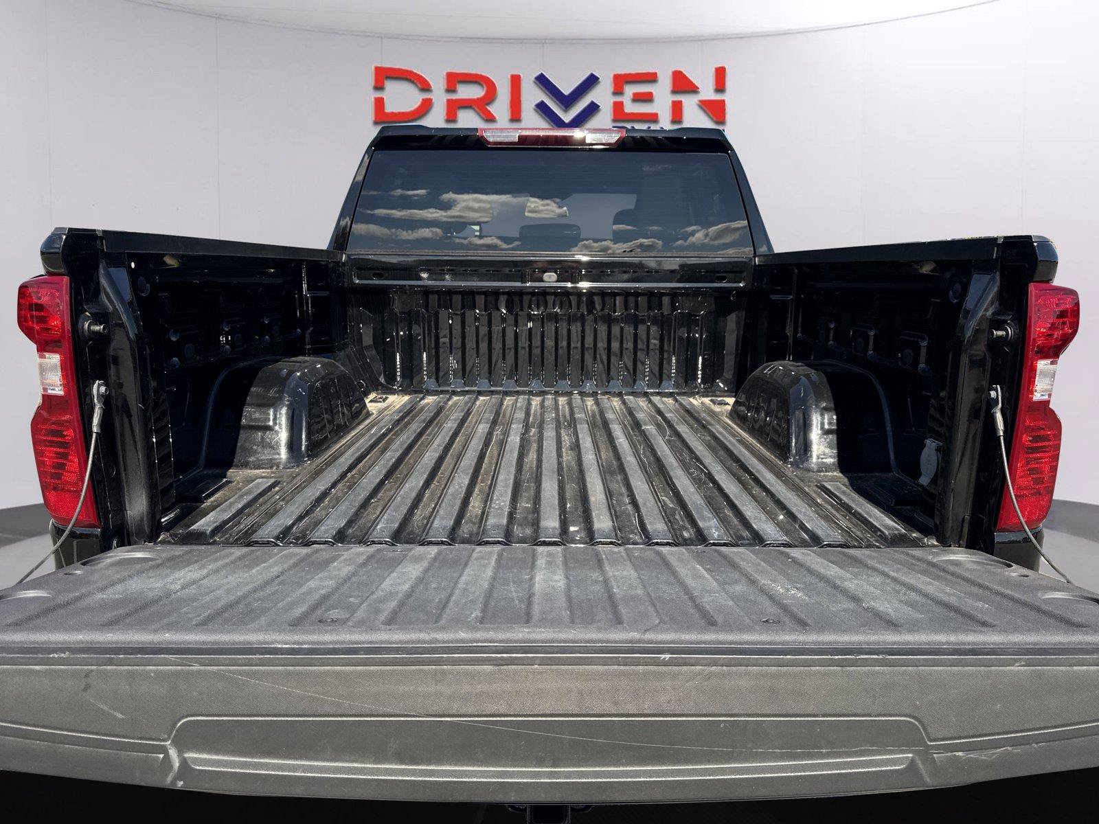 Used 2024 Chevrolet Silverado 1500 LT AWD/4WD image 34