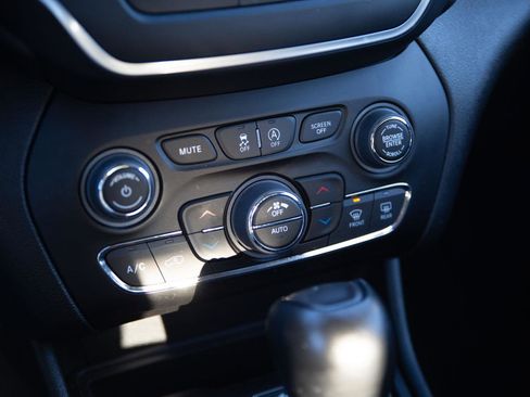 Used 2022 Jeep Cherokee Latitude Lux image 14