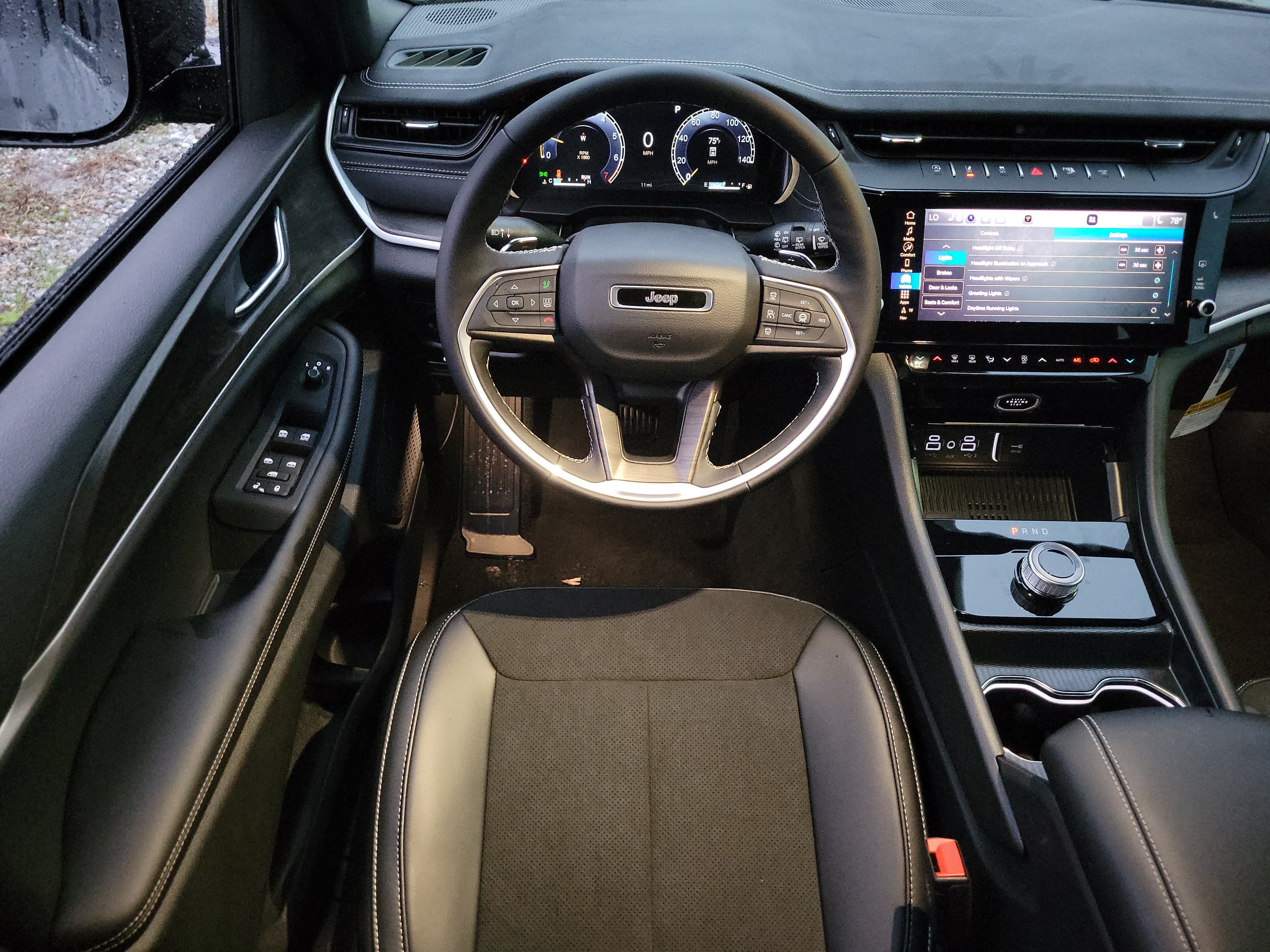 New 2027 Jeep Grand Cherokee Altitude RWD image 8