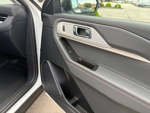 New 2026 Ford Explorer Active AWD/4WD image 32