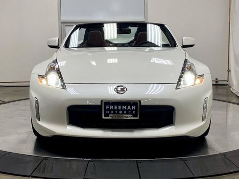 Used 2017 Nissan 370Z Touring Sport RWD image 3