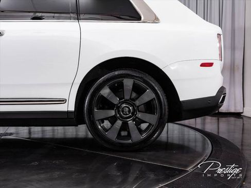 Used 2022 Rolls-Royce Cullinan AWD/4WD image 9