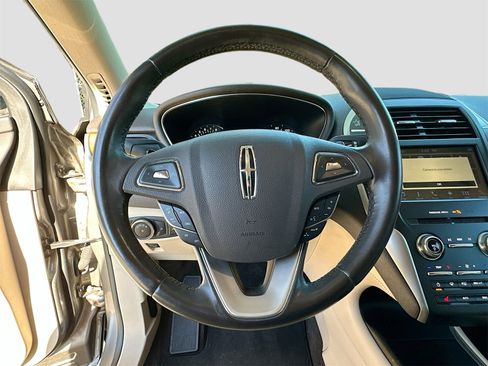 Used 2017 Lincoln MKC Select w/ Select Plus Package image 11