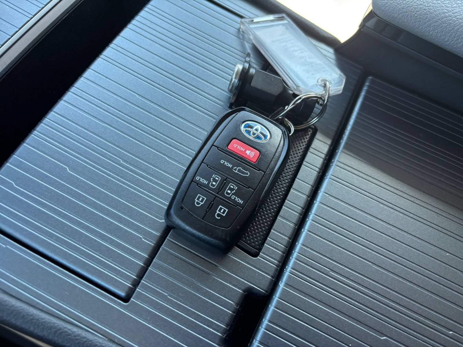 Used 2025 Toyota Sienna XLE FWD image 21