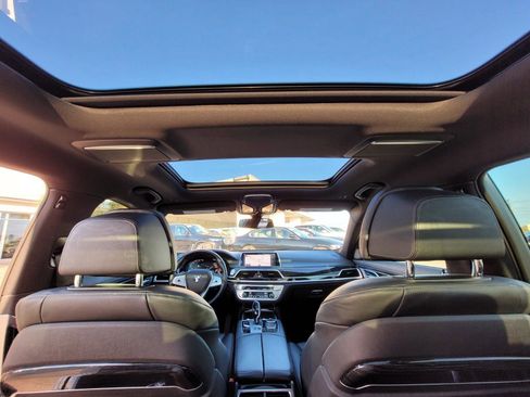 Used 2020 BMW 740i w/ Cold Weather Package image 38