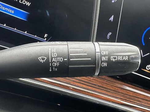 Used 2022 Cadillac Escalade Premium Luxury w/ LPO, Illumination Package image 17