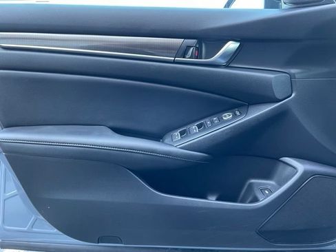 Used 2022 Honda Accord Sport image 9