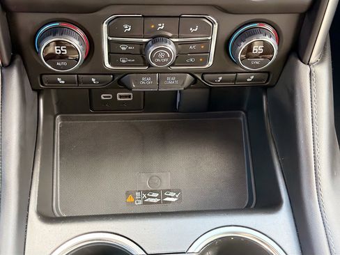 Used 2024 Chevrolet Suburban Z71 w/ Luxury Package image 34