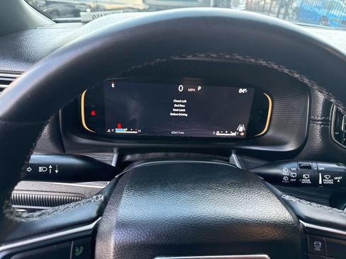 Used 2024 Jeep Wagoneer L Series II w/ Flexible Seating Group AWD/4WD image 17