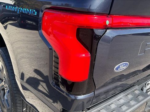 Used 2022 Ford F150 Lightning Lariat image 26