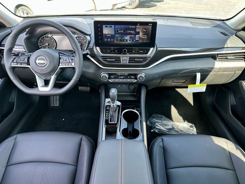 Used 2025 Nissan Altima 2.5 SR w/ SR Premium Package image 20