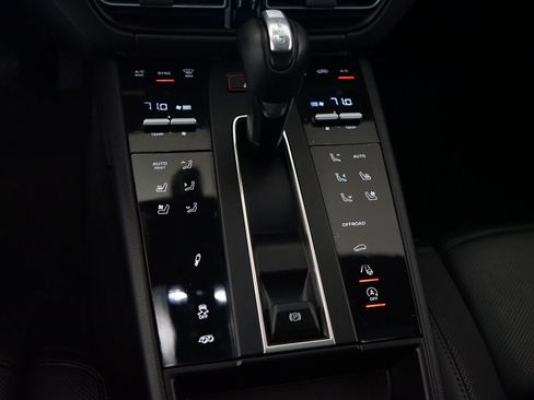 Used 2023 Porsche Macan S AWD/4WD image 16