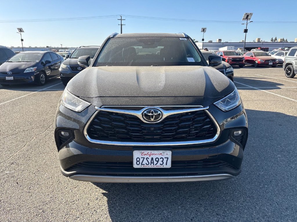 Used 2022 Toyota Highlander Platinum AWD/4WD image 2