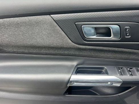 Used 2025 Ford Mustang Convertible RWD image 17